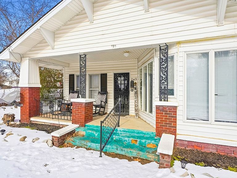 Listing photo 3