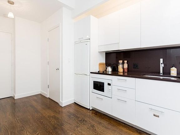 4th image of 212 W 91st St APT 806