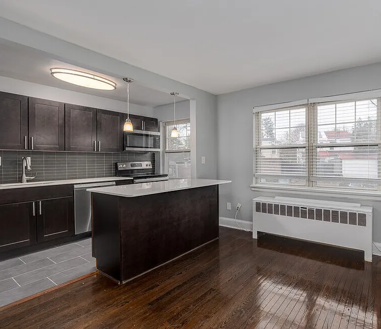 Walnut Court Apartments — Photo 3