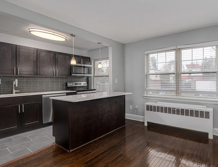 Walnut Court Apartments — Photo 4