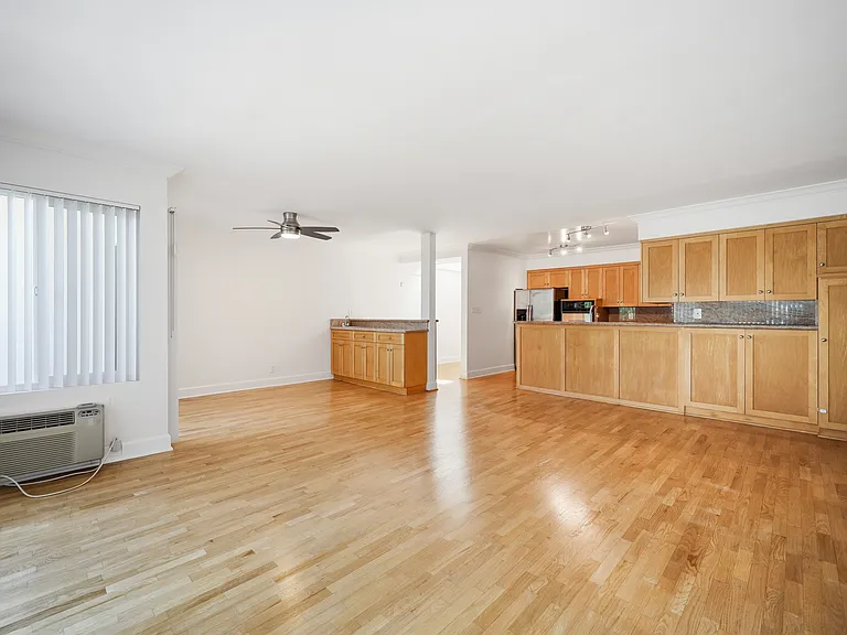 616 N Flores — Photo 8