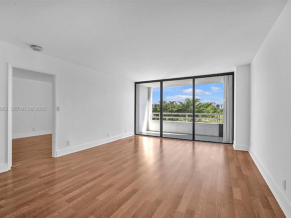 2nd image of 20355 NE 34th Ct APT 421