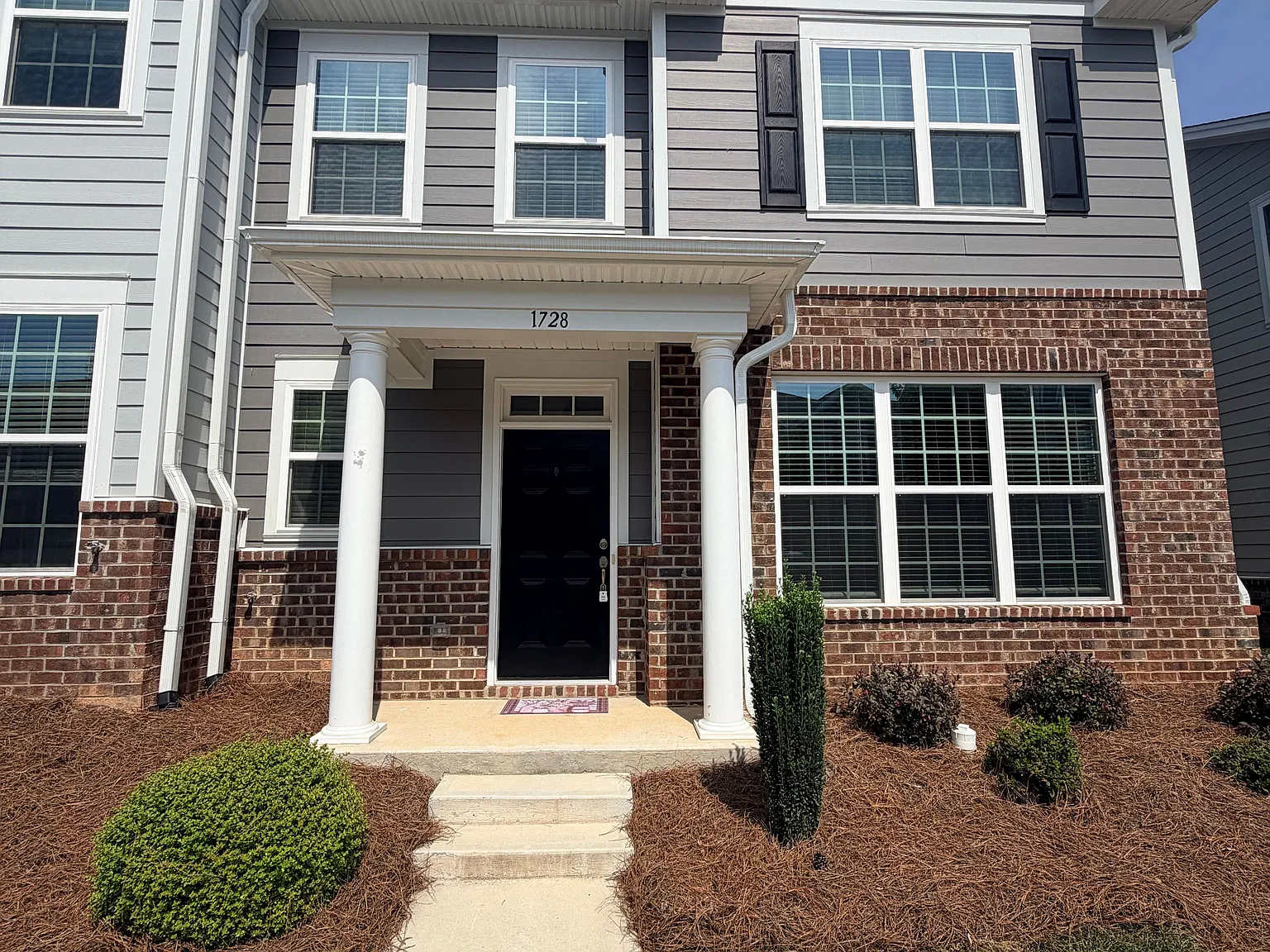 3 bed, 2.5 bath, 1909 sqft, $2,150 — Photo 2