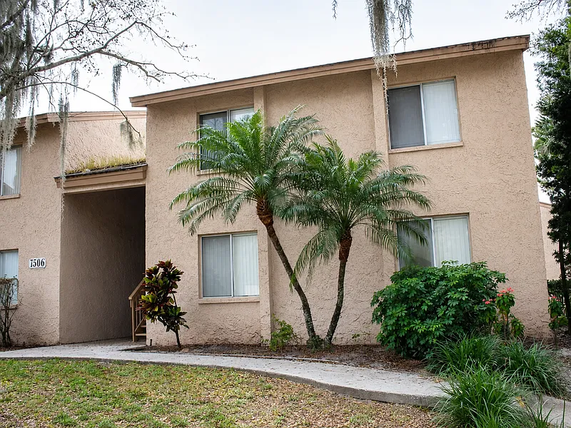 2 bed, 2.0 bath, 975 sqft, $1,295 — Photo 2