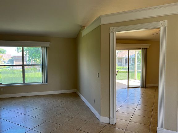 4th image of 313 SE 18th Ter