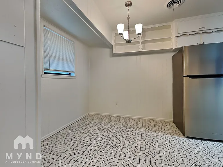 605 Thompson Dr — Photo 7