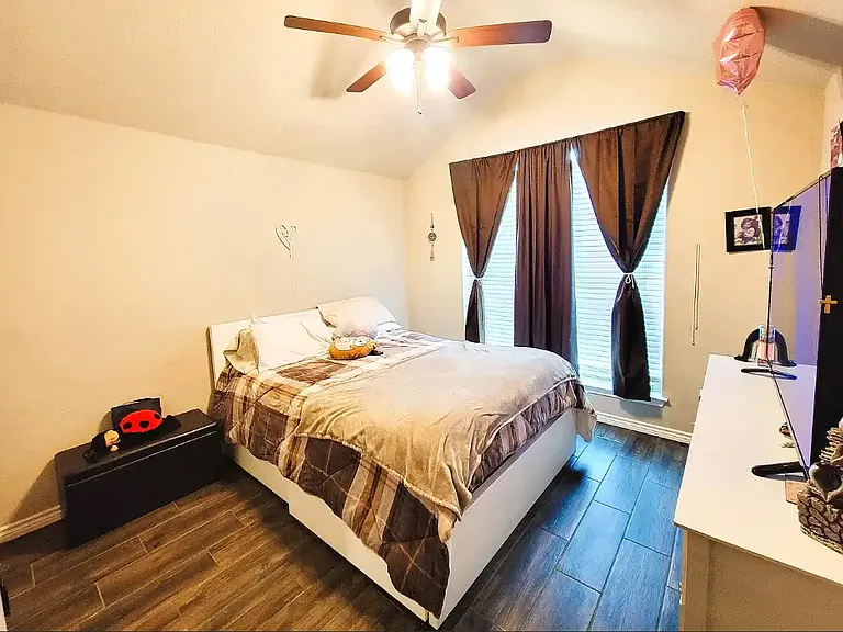 5207 Colina Dr — Photo 7