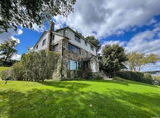 307 W Shore Rd APT 5, Huntington, NY 11743