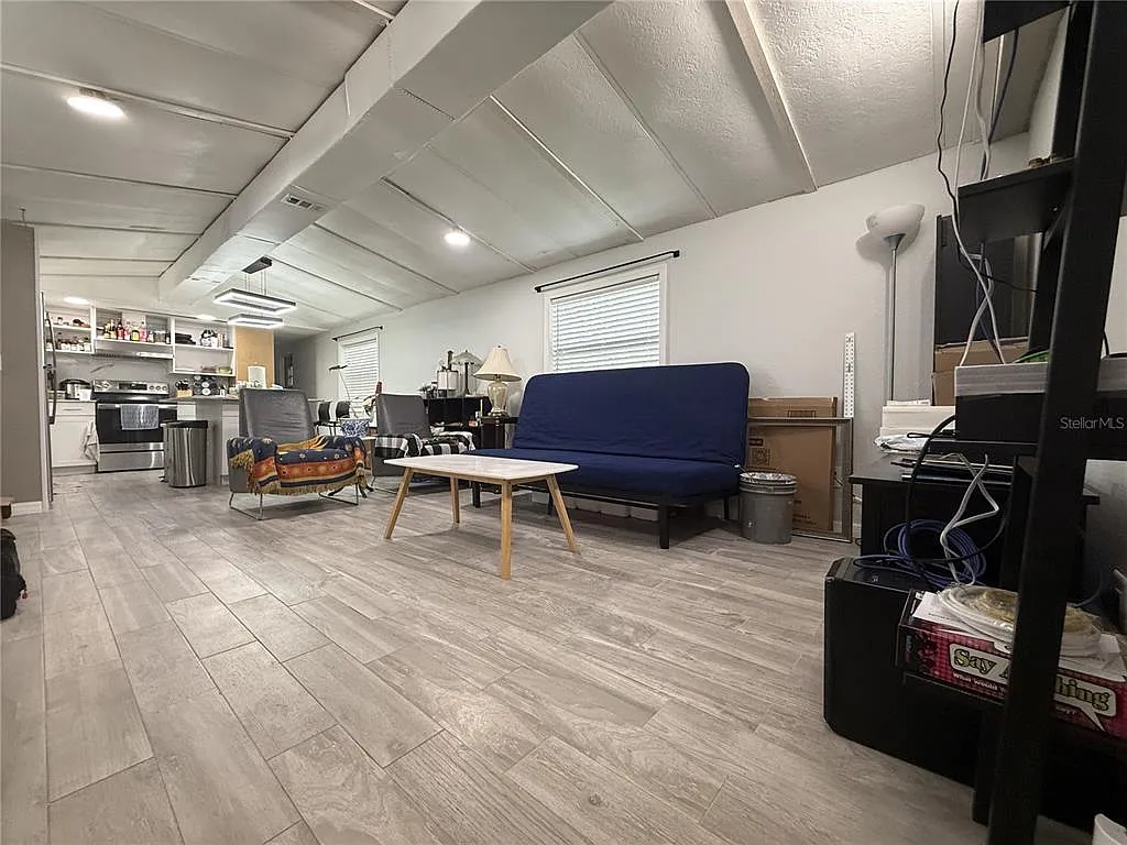 2 bed, 2.0 bath, 720 sqft, $1,400 — Photo 2