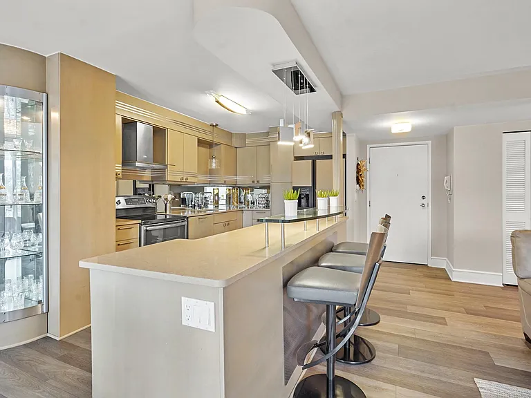 600 W Brown St #109 — Photo 11
