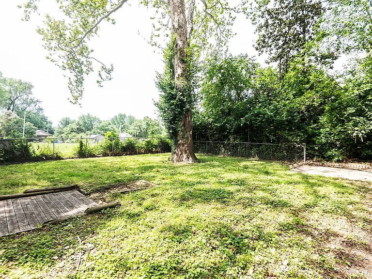 10019 Northgate Dr — Photo 19