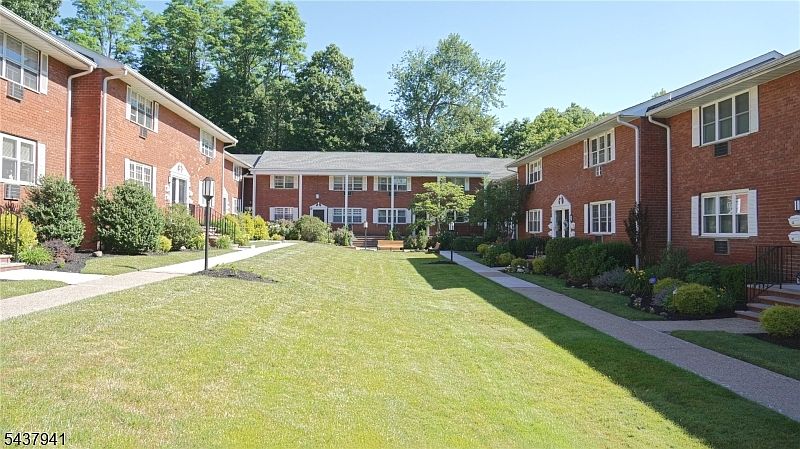 1st image of 45 Wilfred St #19