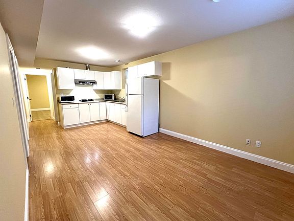2nd image of 16121 111a Ave
