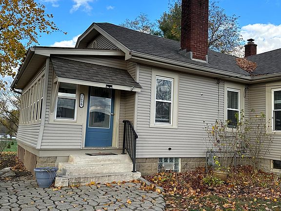 4th image of 2650 Main St