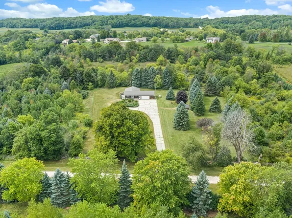 W6758 Sandstone LANE, Plymouth, WI 53073