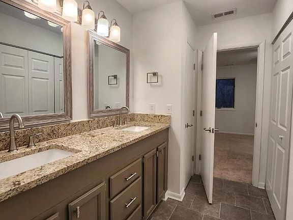 4th image of 9 Garden Villa Dr