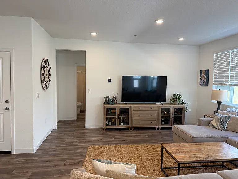 1624 Strauss St — Photo 13