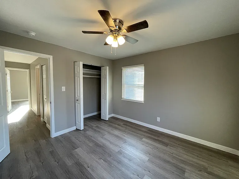 891 S Harris Ave — Photo 13