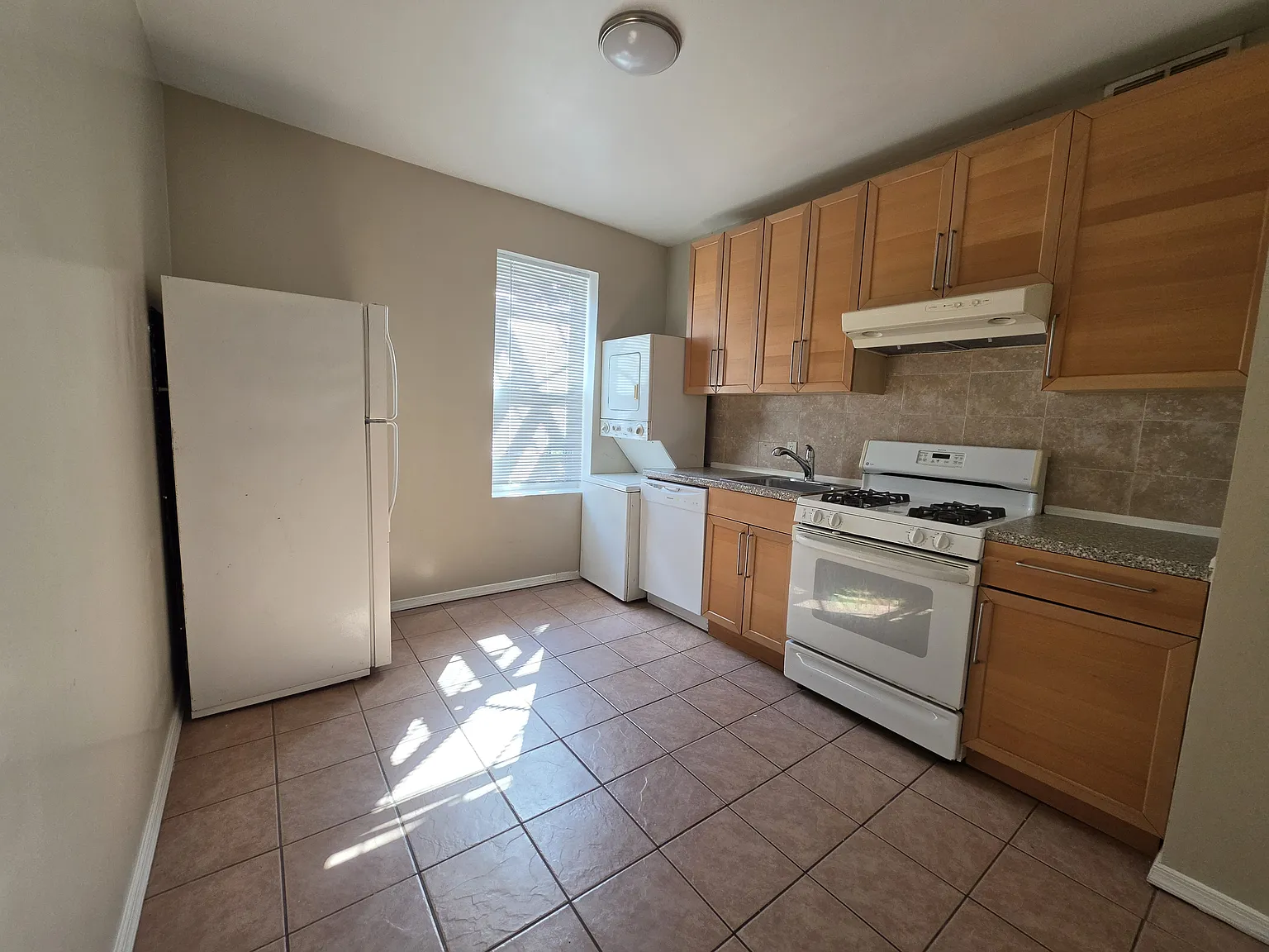 2 bed, 1100 sqft, $1,450 — Photo 4