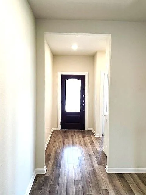 5 bed, 3.0 bath, 2706 sqft, $2,595 — Photo 4