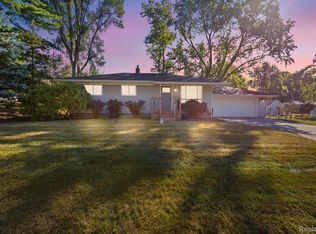 1601 Marylestone Dr, West Bloomfield, MI