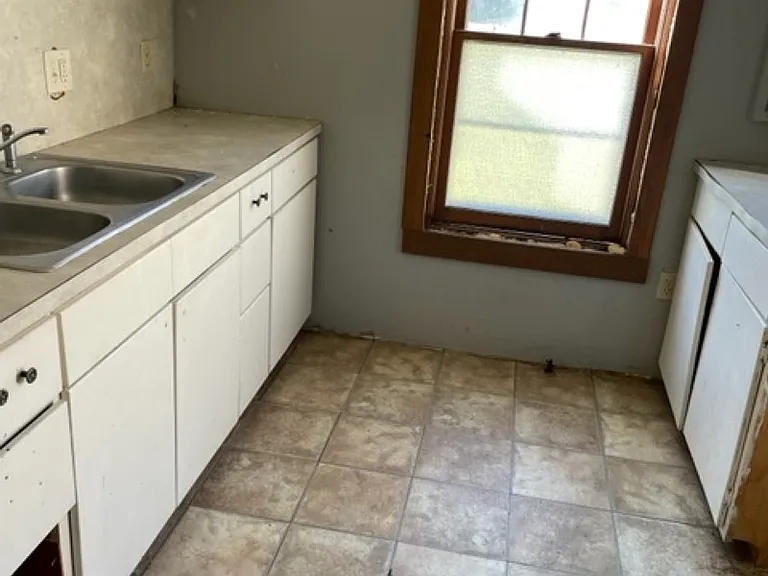 103 S Main St — Photo 18