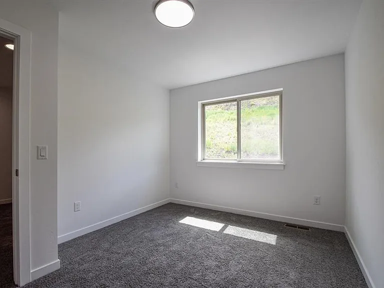 7114 Shaver Dr — Photo 15