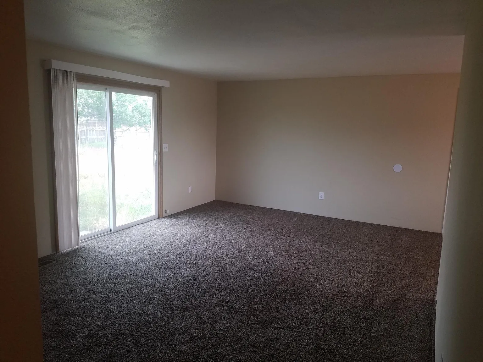 3 bed, 1012 sqft, $1,680 — Photo 4