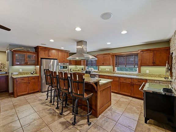 5th image of 19441 Edgett Ln