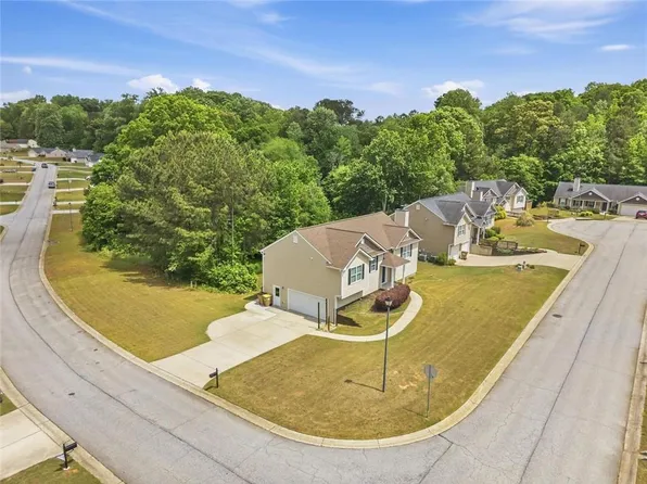 2126 Crown Park Dr, Winder, GA 30680