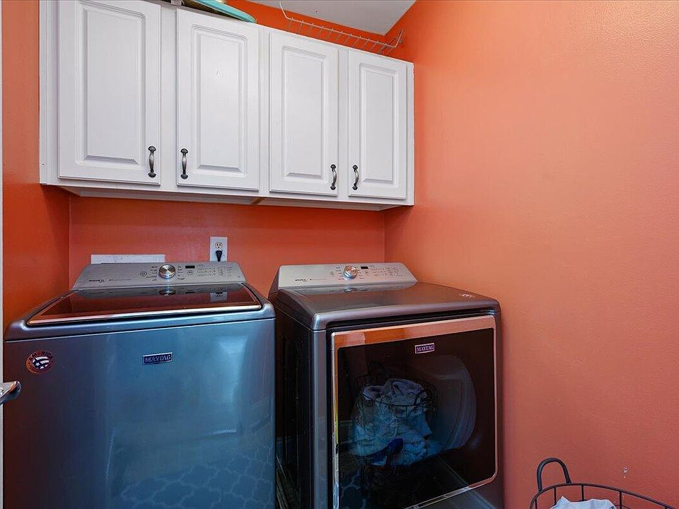 1st image of 405 Magna Dr