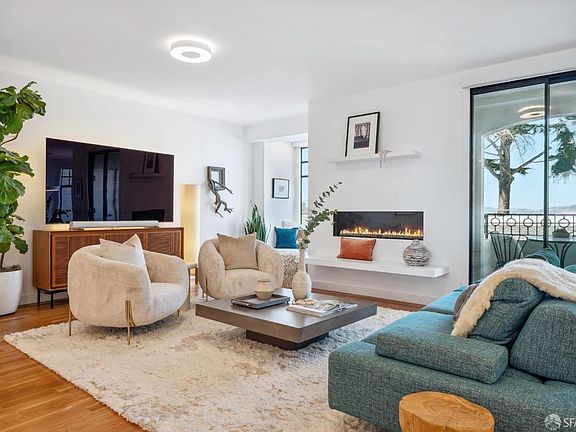 4th image of 990 Green Street #1