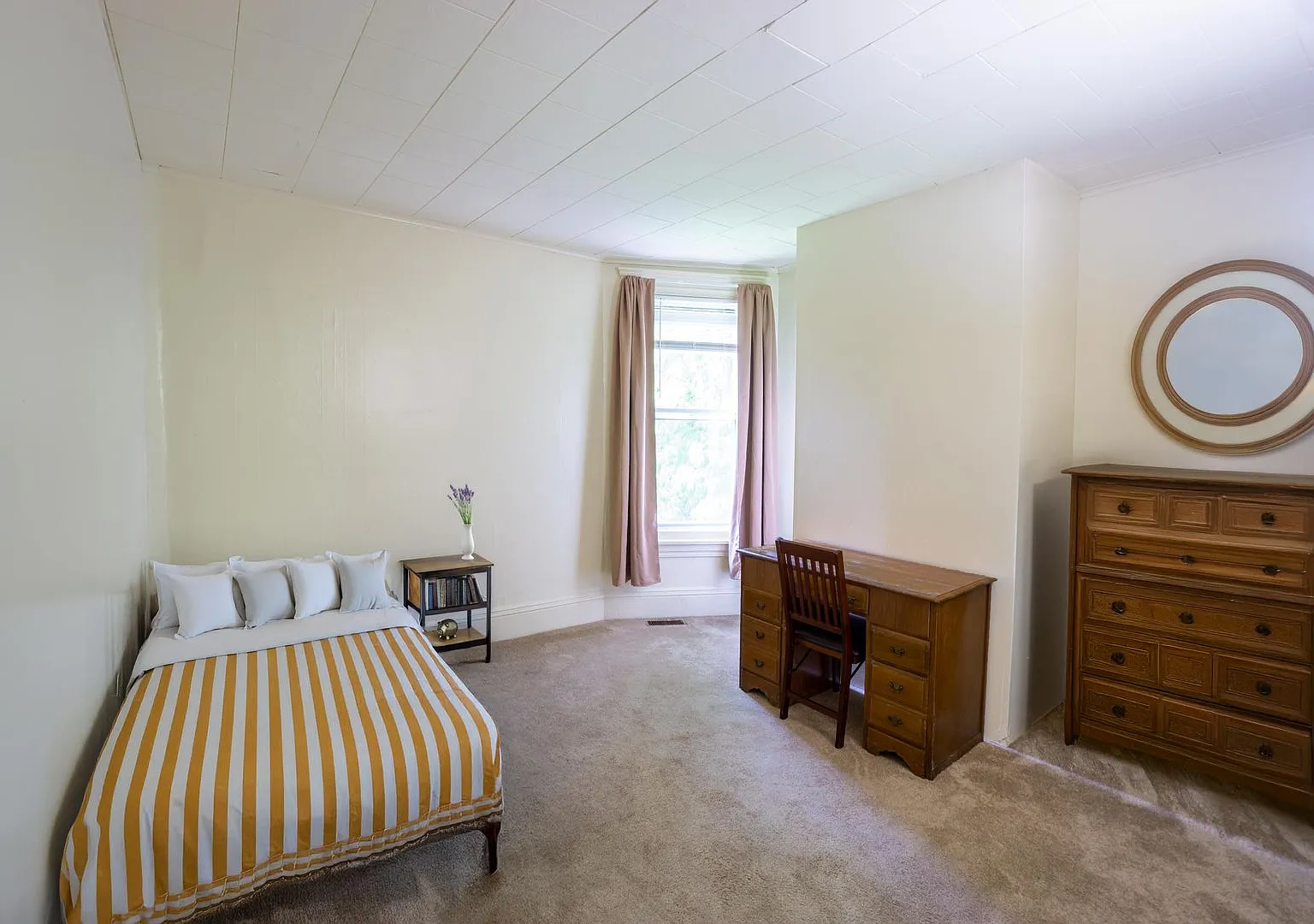 113 Comstock Place Furnished Rooms - Available 7/1/27 Or 8/1/27 — Photo 2