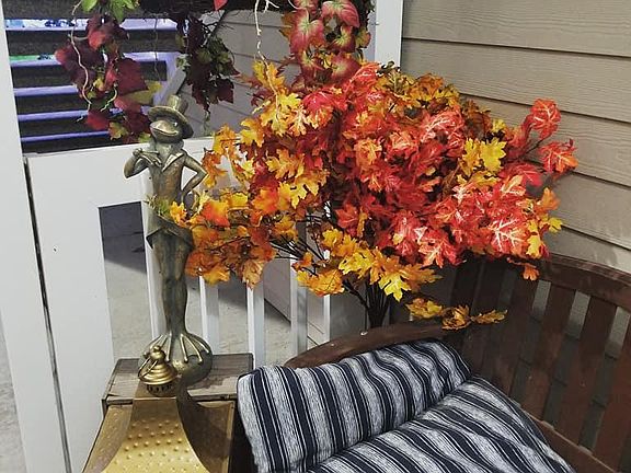 2nd image of 8100 Autumn Woods Trl #8100