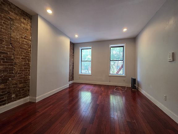 2nd image of 272 W 117th St #2B