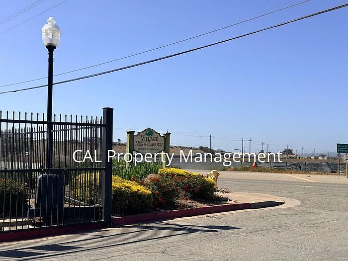2440 N Main St #F — Photo 2