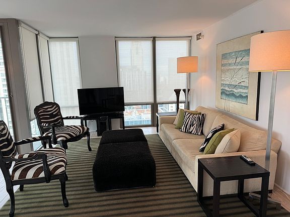 5th image of 2 E Erie St APT 3509