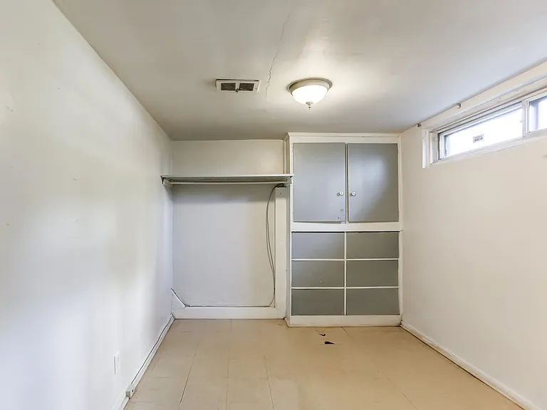 2563 Kingston Rd #BASEMENT — Photo 10