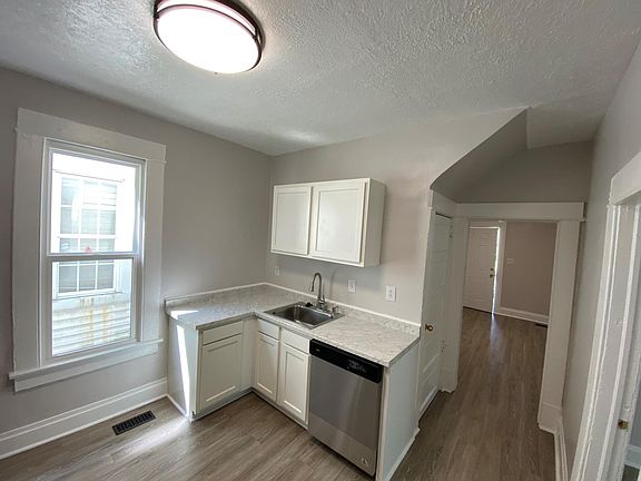 4th image of 140 Dana Ave