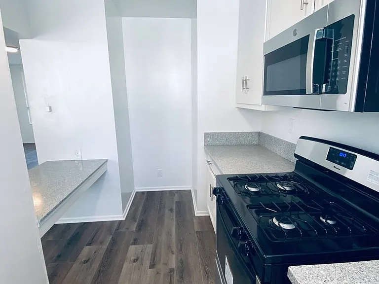 7351 Variel Ave — Photo 12