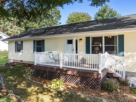 2nd image of 180 Plantation Dr
