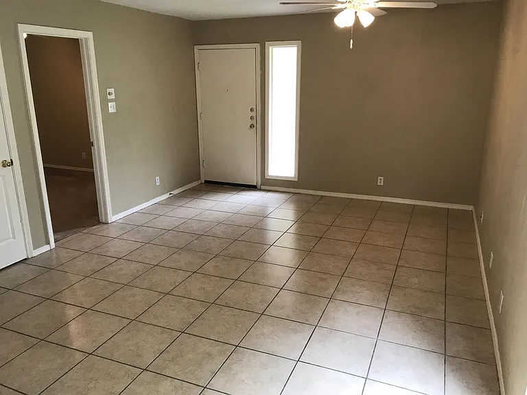 417 Live Oak St — Photo 4
