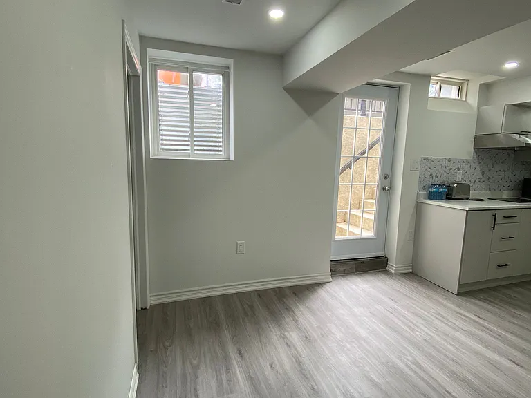 29 Marshmarigold Dr #BASEMENT — Photo 3