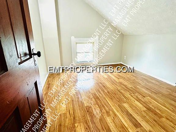 3rd image of 320 W 21st St #320