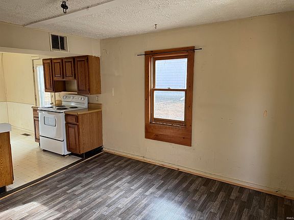 4th image of 1015 W Gourley Pike