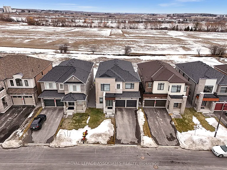 2215 Beckman Cres #UPPER — Photo 41