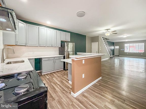 5th image of 2341 Duncan St
