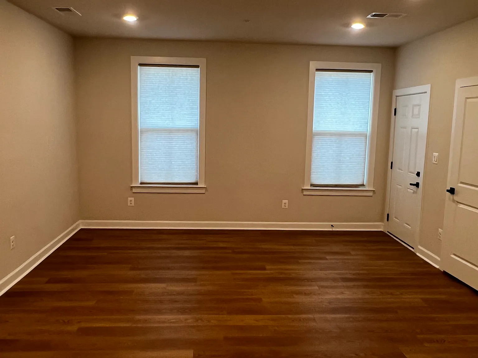 3 bed, 2.5 bath, 1628 sqft, $3,350 — Photo 3