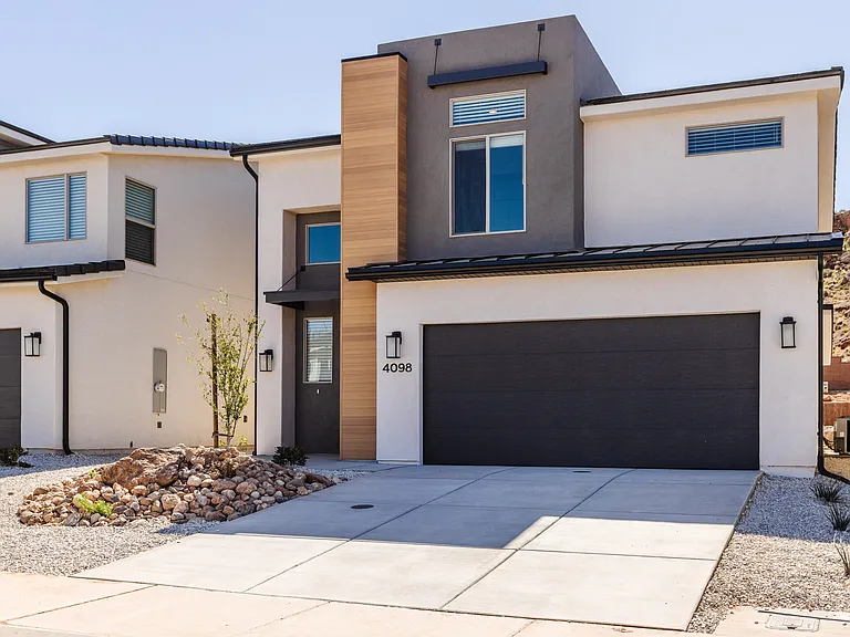 4098 E Phobos Ln — Photo 2