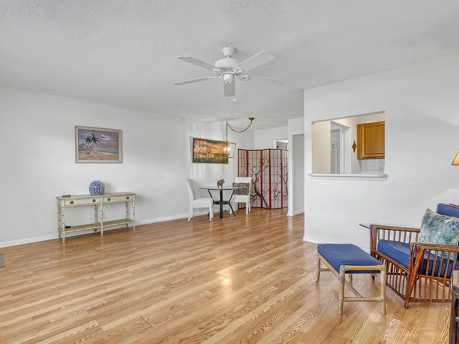 1 bed, 1.5 bath, 684 sqft, $1,325 — Photo 2